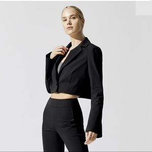 Carbon 38 cropped stretch blazer